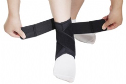 Adjustable wrap ankle brace